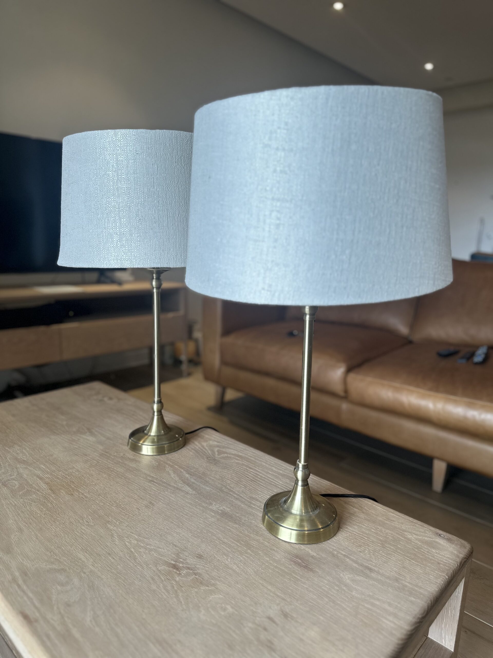 Pair of Modern White Bedside Lamps with Brass-Coloured Metal Bases - Image 5