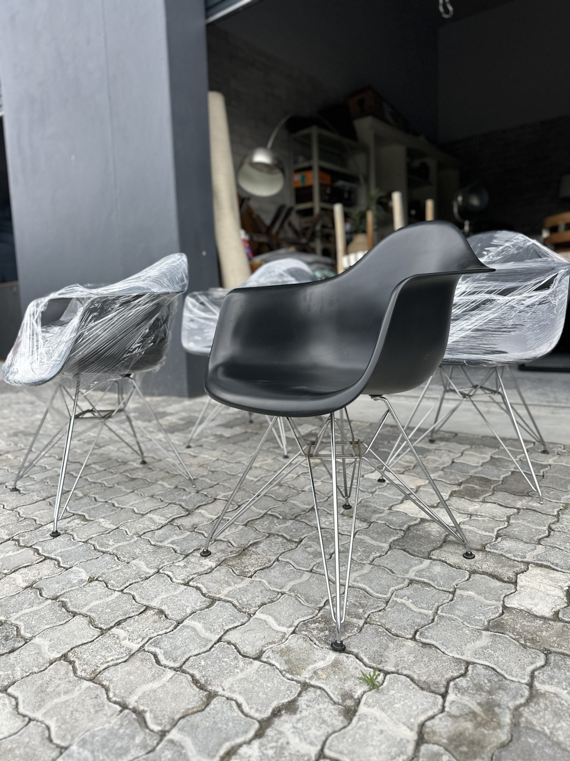 Set of 4 authentic Vitra Eames DAW armchairs - Image 10