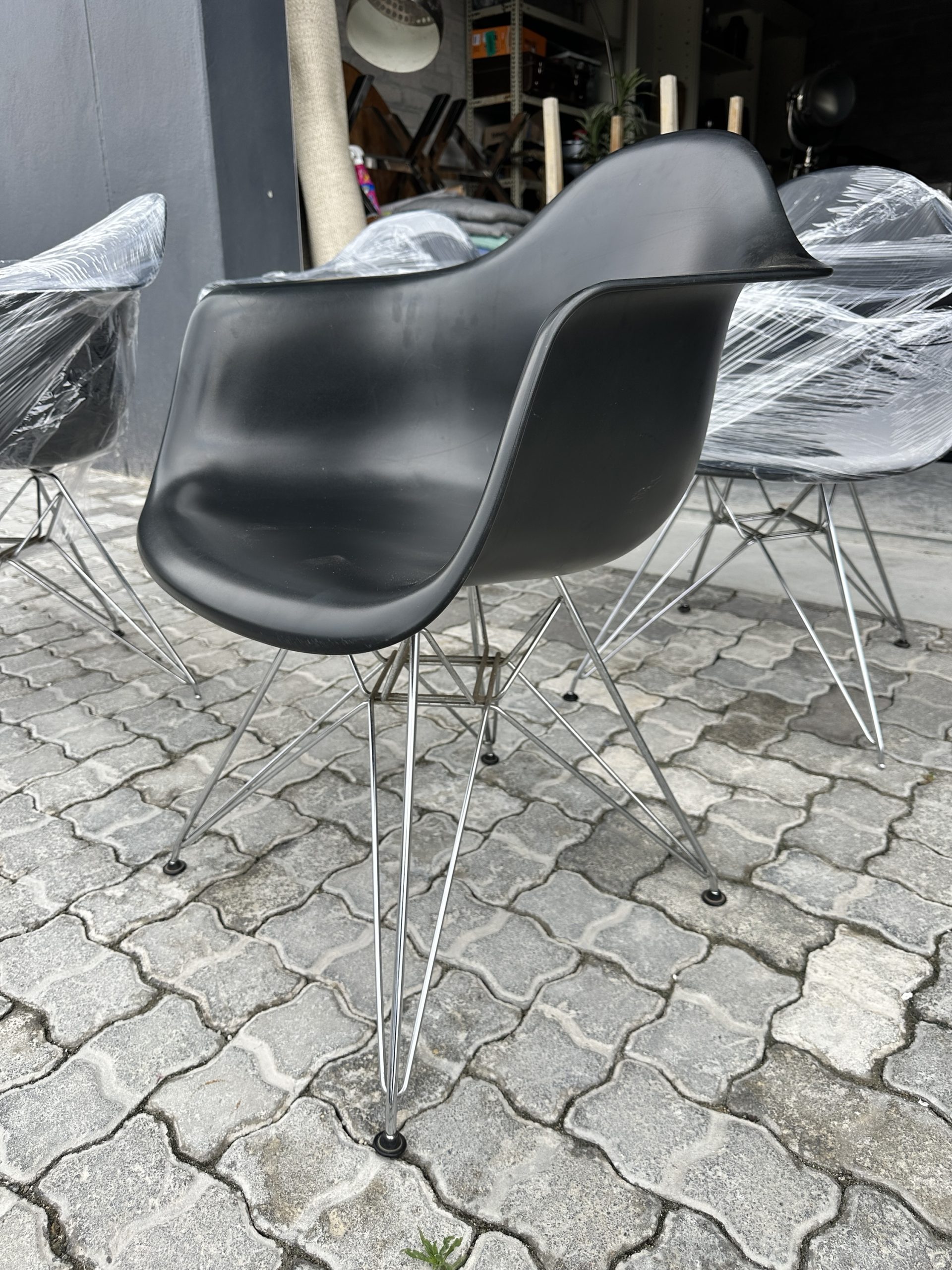 Set of 4 authentic Vitra Eames DAW armchairs