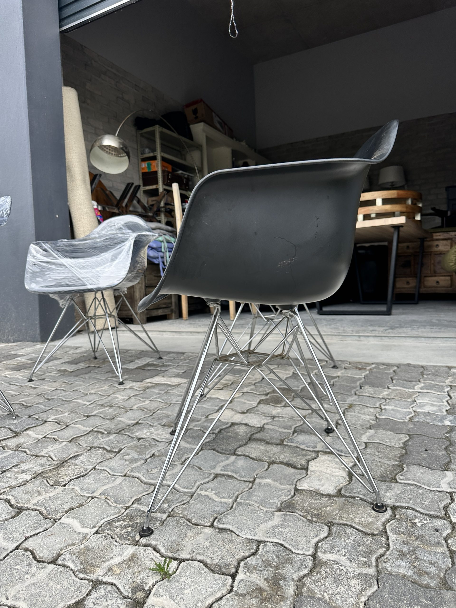 Set of 4 authentic Vitra Eames DAW armchairs - Image 4