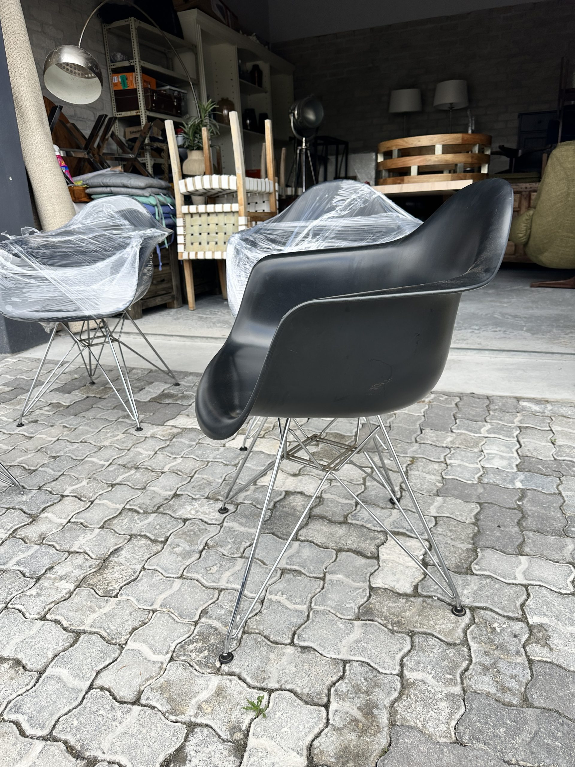 Set of 4 authentic Vitra Eames DAW armchairs - Image 5