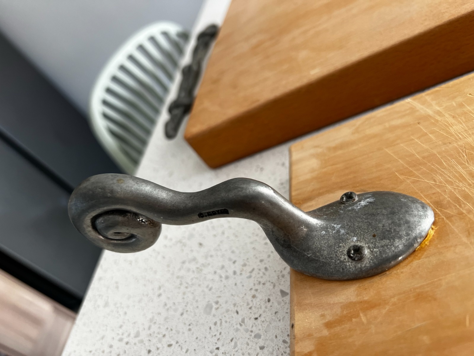 Set of Carrol Boyes sevring boards and a cheese knife - Image 6