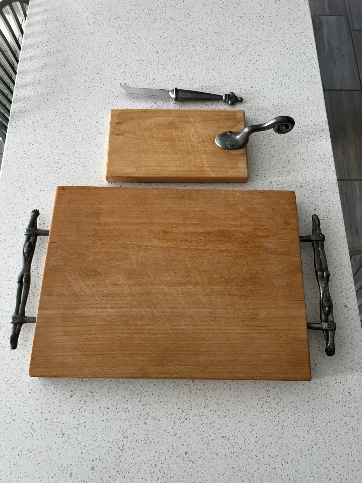 Set of Carrol Boyes sevring boards and a cheese knife - Image 7