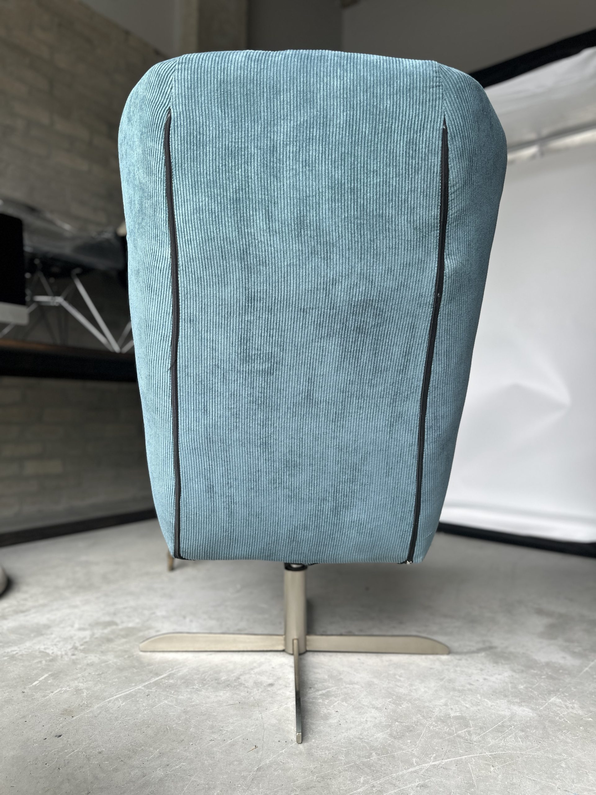 Scandinavian design Mcm chair - Image 5